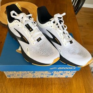 Brooks Women’s Launch 9 Neutral Running Shoe